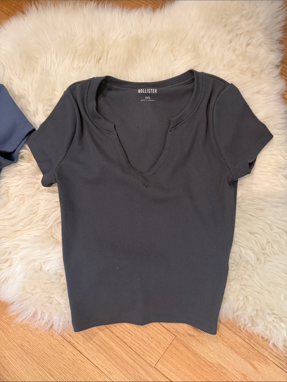 Hollister Short Sleeve Ribbed Notch Neck Top - Charcoal Gray